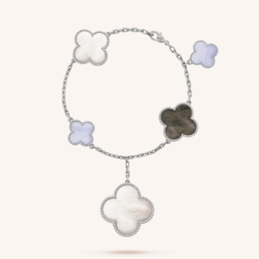 SOLD ♥️ Van Cleef & Arpels Magic Alhambra bracelet - Picture 13 of 16